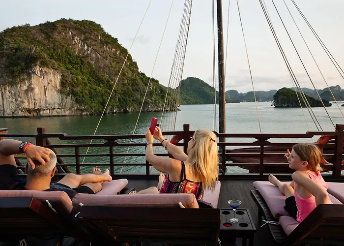Mila Lux Cruises Khách sạn 4*