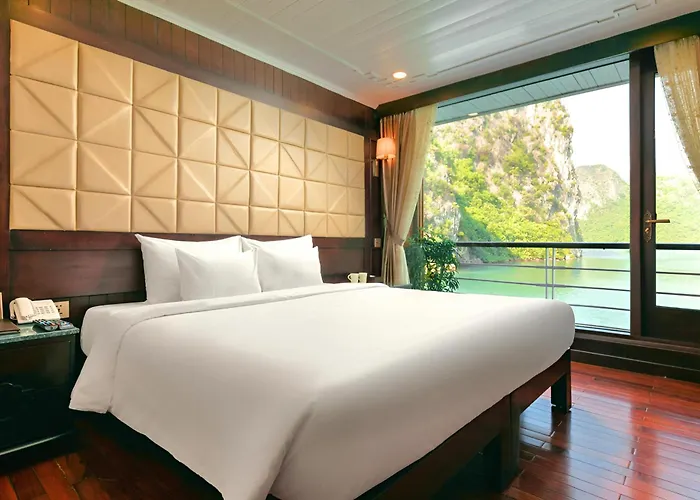 Khách sạn Mila Lux Cruises 4*
