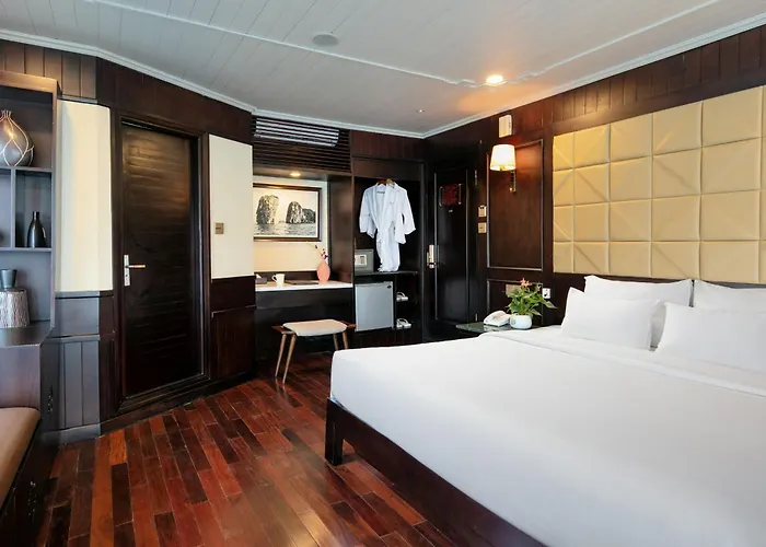 Mila Lux Cruises Khách sạn 4*