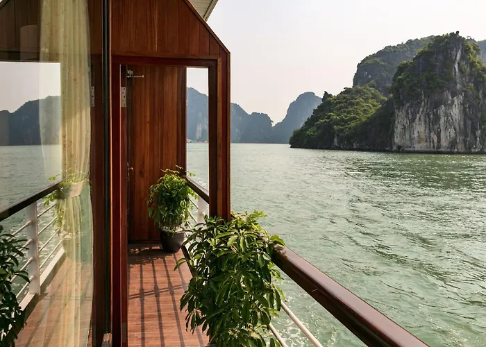 Khách sạn Mila Lux Cruises 4*