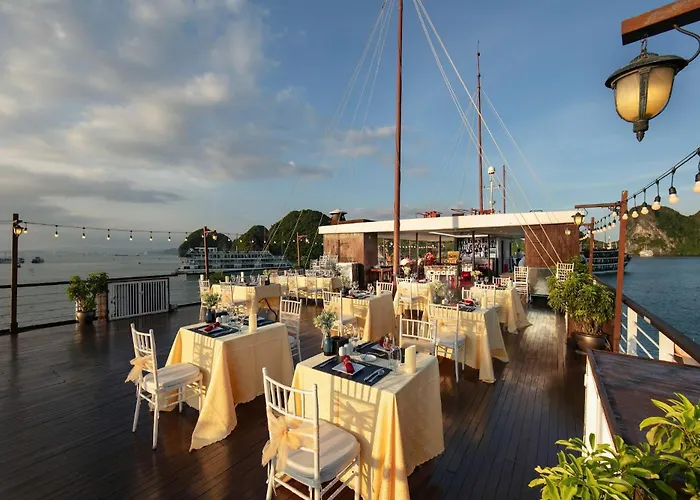 Mila Lux Cruises Khách sạn Hạ Long